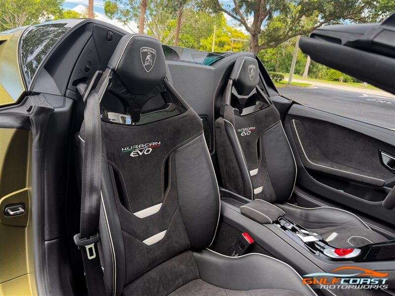 Used 2022 Lamborghini Huracan EVO RWD image 25