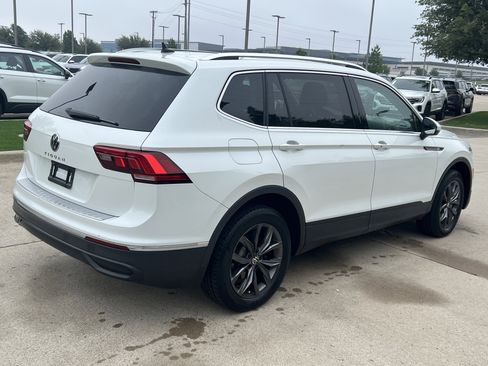 Certified 2023 Volkswagen Tiguan SE FWD image 10