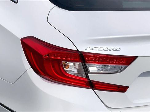 Used 2018 Honda Accord Touring image 29