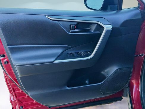 Used 2020 Toyota RAV4 LE image 20