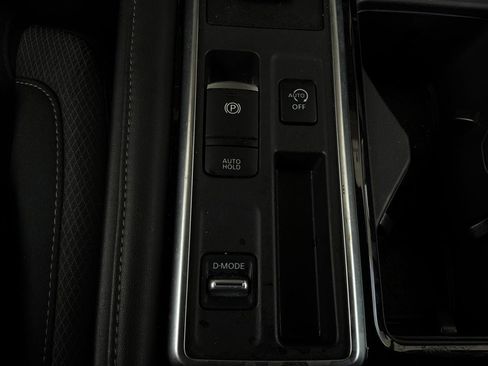 Used 2025 Nissan Pathfinder SV FWD image 24