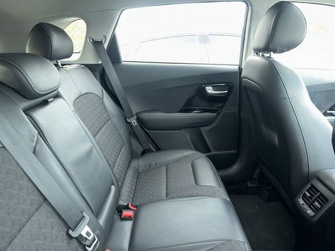 Used 2020 Kia Niro Touring image 7