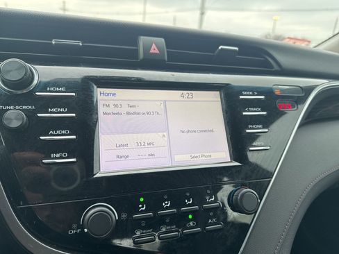 Used 2018 Toyota Camry LE image 22