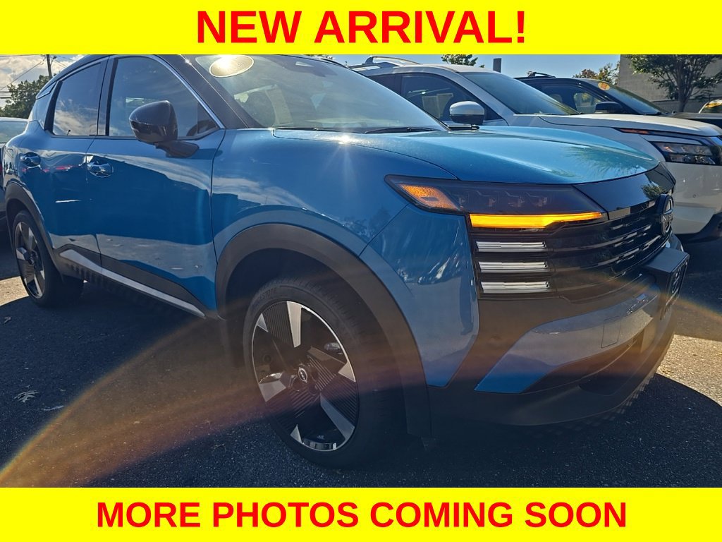 Used 2025 Nissan Kicks SR AWD/4WD image 2