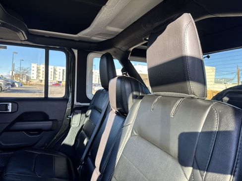 Used 2020 Jeep Wrangler Unlimited Sahara image 16