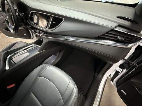 Used 2024 Buick Enclave Premium image 28