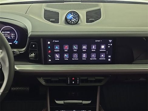 Certified 2025 Porsche Cayenne Coupe image 19