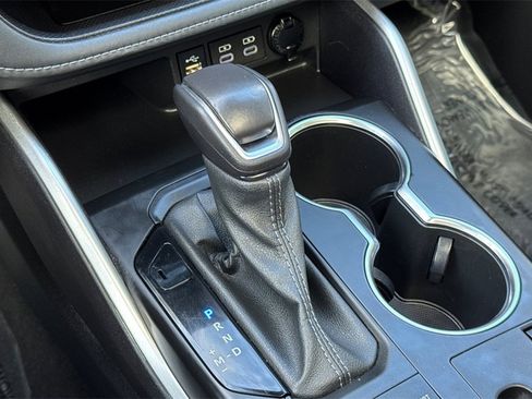 Certified 2023 Toyota Highlander XLE image 20