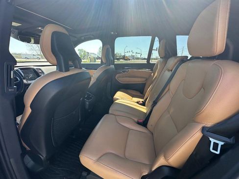 Used 2018 Volvo XC90 T6 Momentum w/ Momentum Plus Package AWD/4WD image 11