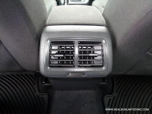 Used 2017 Volkswagen Golf S AWD/4WD image 16