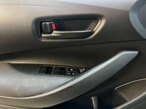 Used 2022 Toyota Corolla LE FWD image 13