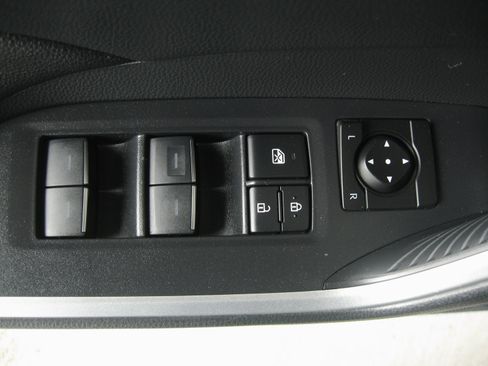 Used 2023 Toyota RAV4 SE image 12