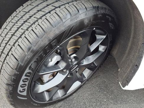 Used 2023 Chrysler Pacifica Limited w/ S Appearance Package image 10