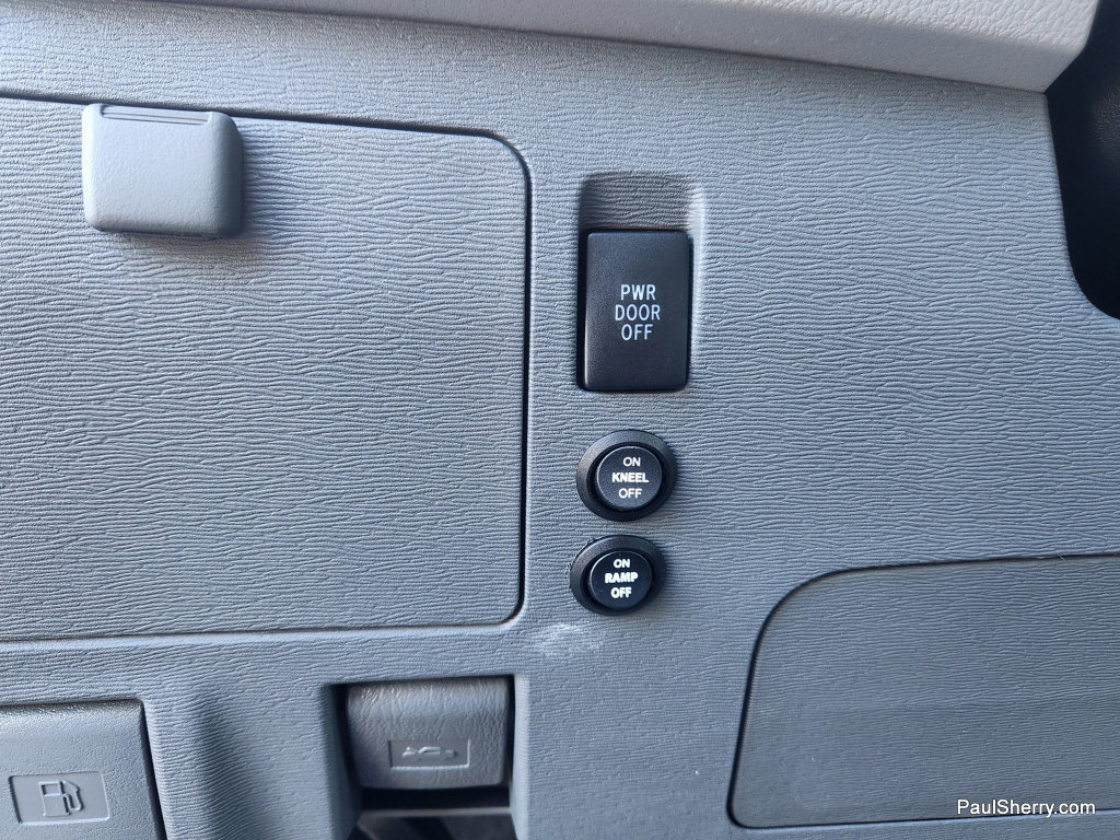 Used 2020 Toyota Sienna LE FWD image 38