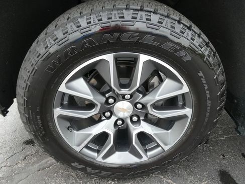 Certified 2024 Chevrolet Silverado 1500 LT w/ Z71 Off-Road Package AWD/4WD image 14