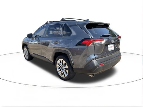 Used 2019 Toyota RAV4 XLE Premium FWD image 5