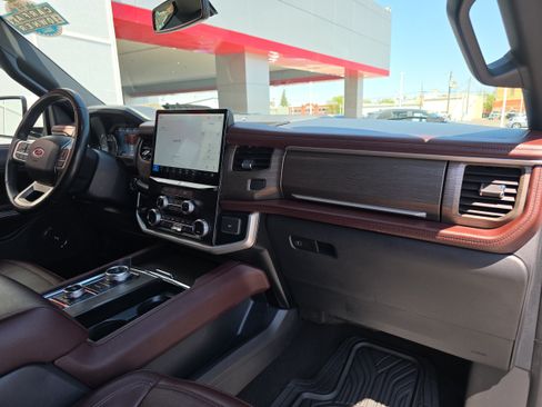 Used 2024 Ford Expedition Max Limited AWD/4WD image 19