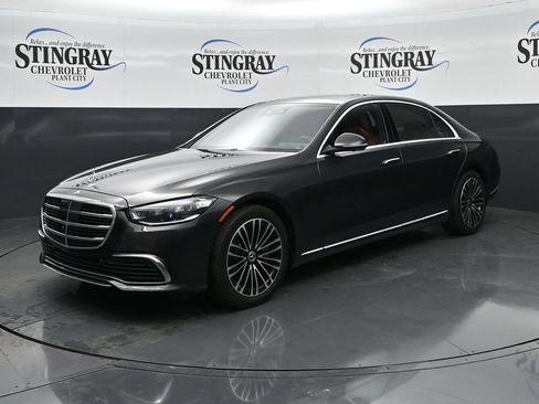 Used 2024 Mercedes-Benz S 580 4MATIC Sedan image 3