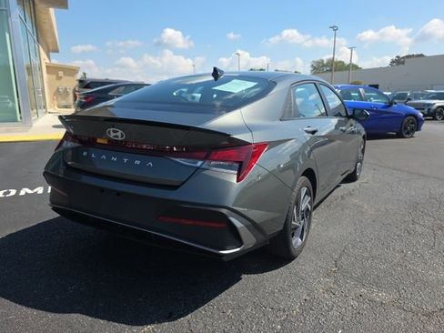 Certified 2025 Hyundai Elantra Sport w/ Cargo Package image 4