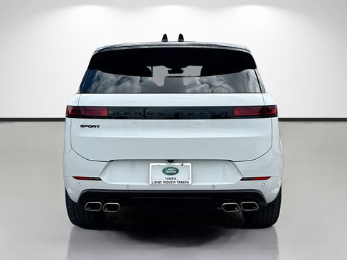 Used 2025 Land Rover Range Rover Sport Dynamic SE image 4