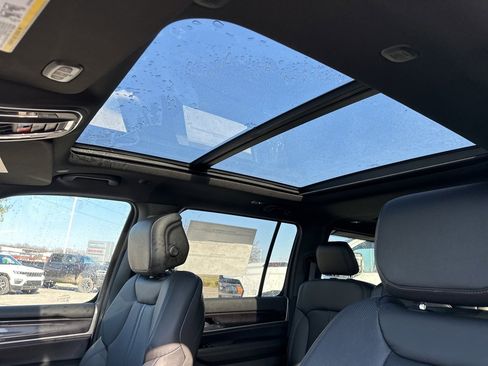 New 2024 Jeep Wagoneer Base w/ Premium Group I image 2