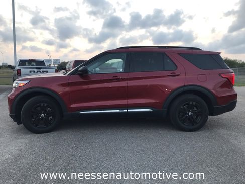 Used 2022 Ford Explorer XLT image 4