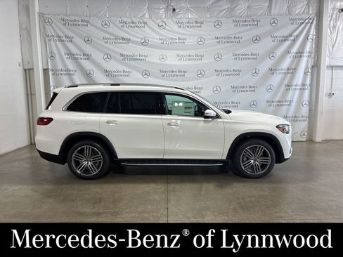 New 2026 Mercedes-Benz GLS 450 4MATIC image 3
