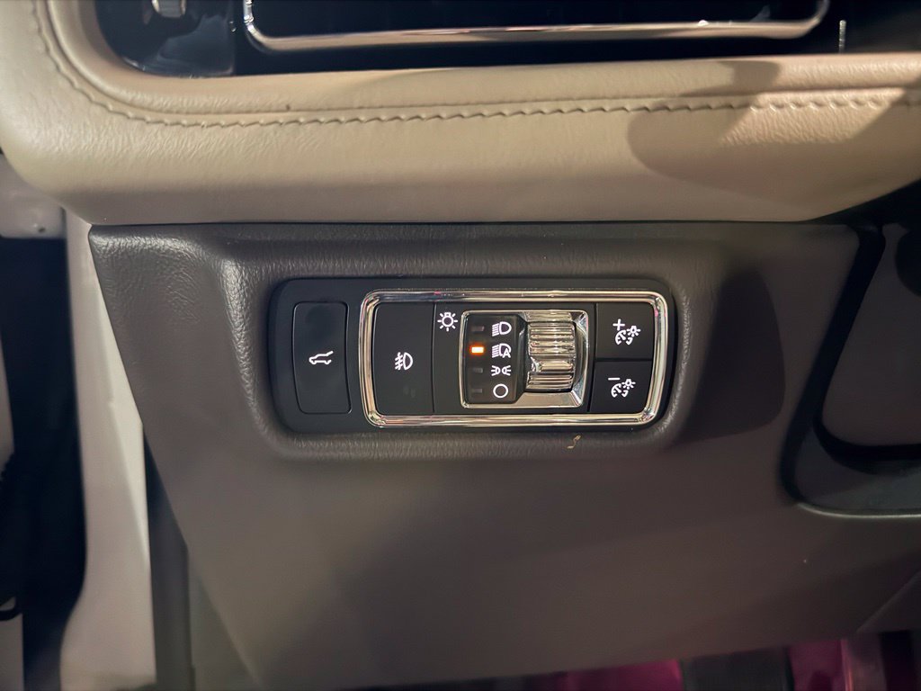 Used 2020 Lincoln Aviator Reserve w/ Elements Package Plus AWD/4WD image 16