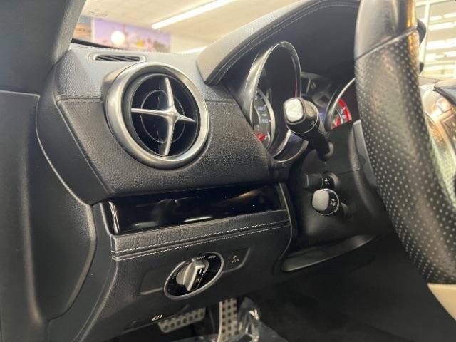 Used 2015 Mercedes-Benz SL 550 w/ White Arrow Edition image 17