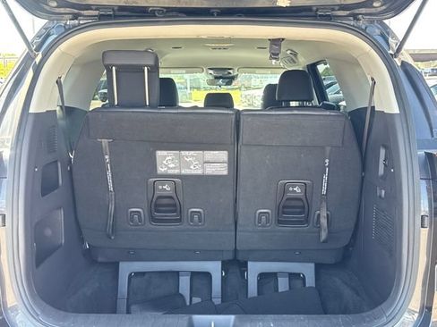 Used 2022 Kia Carnival LX FWD image 13