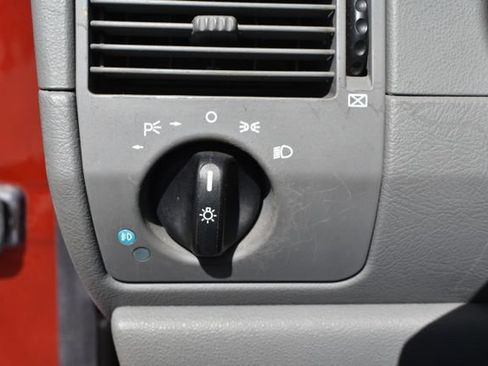 Used 2005 Chrysler Crossfire Limited RWD image 18