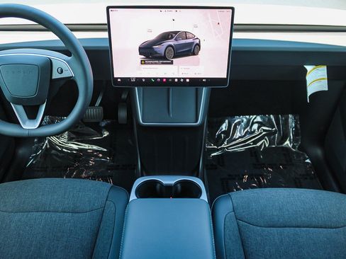Used 2026 Tesla Model Y 2WD image 13