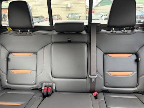 Used 2023 GMC Sierra 1500 AT4 w/ AT4 Premium Package AWD/4WD image 30