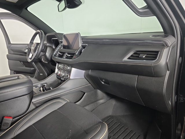 Used 2024 GMC Yukon XL SLT w/ SLT Luxury Package AWD/4WD image 32