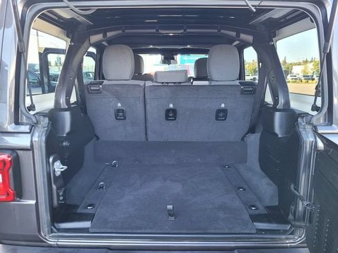 Certified 2025 Jeep Wrangler Unlimited Sahara w/ Safety Group AWD/4WD image 19