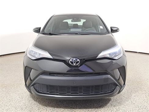 Used 2021 Toyota C-HR LE image 3