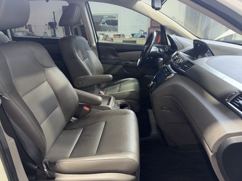 Used 2015 Honda Odyssey Touring Elite image 29