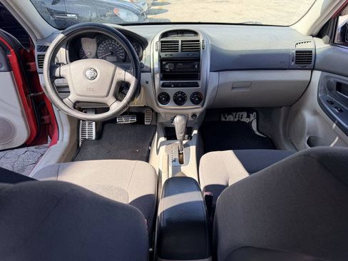 Used 2006 Kia Spectra5 FWD image 6