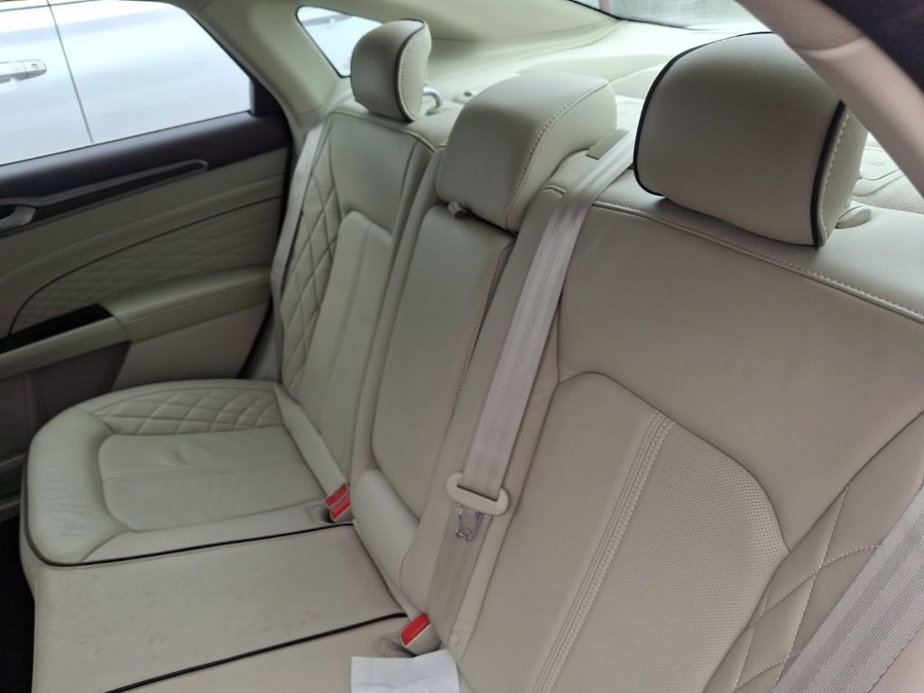 Used 2017 Ford Fusion Platinum FWD image 10