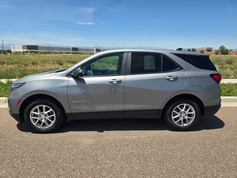Used 2020 Chevrolet Equinox LS w/ LS Convenience Package FWD image 2