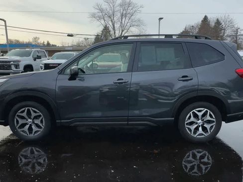 Certified 2023 Subaru Forester Premium image 5