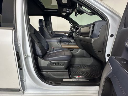 Used 2024 Chevrolet Silverado 3500 High Country w/ High Country Premium Package image 6