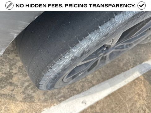 Used 2019 Ford Explorer XLT w/ Equipment Group 202A FWD image 2