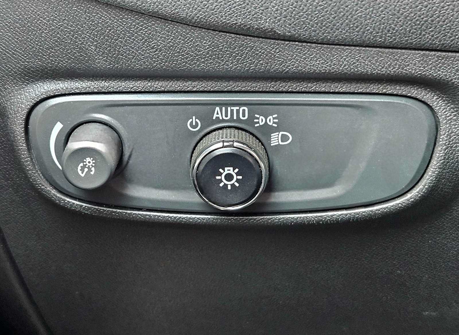 Used 2022 Chevrolet Equinox LS w/ LS Convenience Package FWD image 19