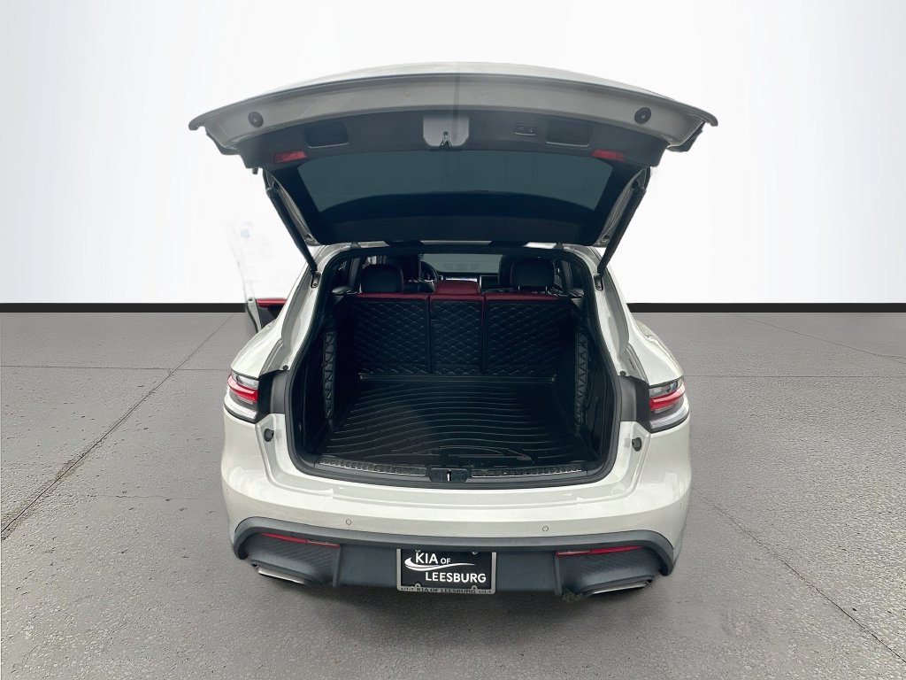 Used 2023 Porsche Macan AWD/4WD image 28