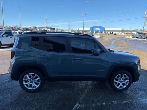 Used 2018 Jeep Renegade Latitude image 6