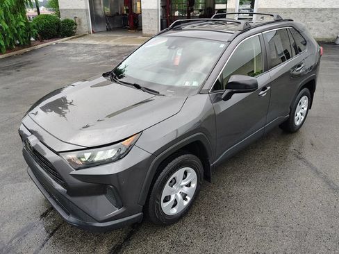 Used 2019 Toyota RAV4 LE w/ Carpet Mat Package FWD image 11