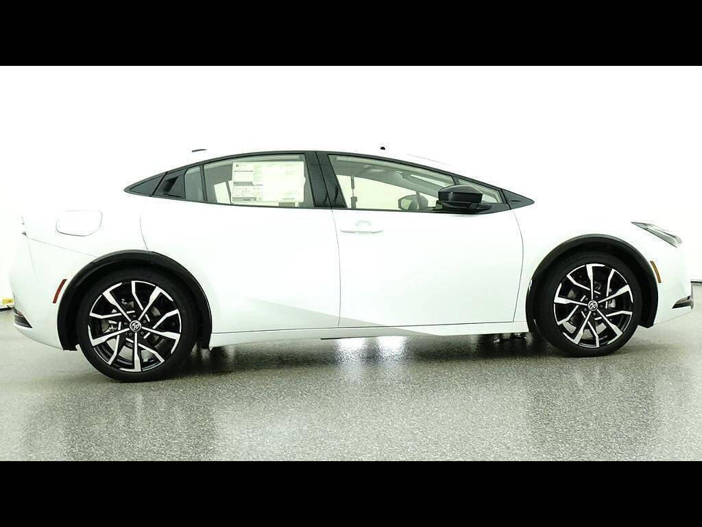 New 2026 Toyota Prius Plug-In Hybrid FWD image 6