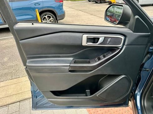 Used 2020 Ford Explorer XLT w/ Equipment Group 202A AWD/4WD image 10