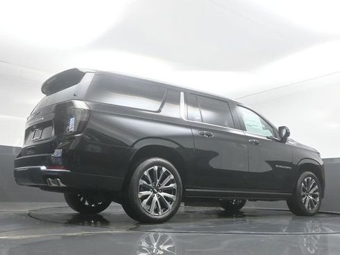New 2026 Chevrolet Suburban High Country AWD/4WD image 12